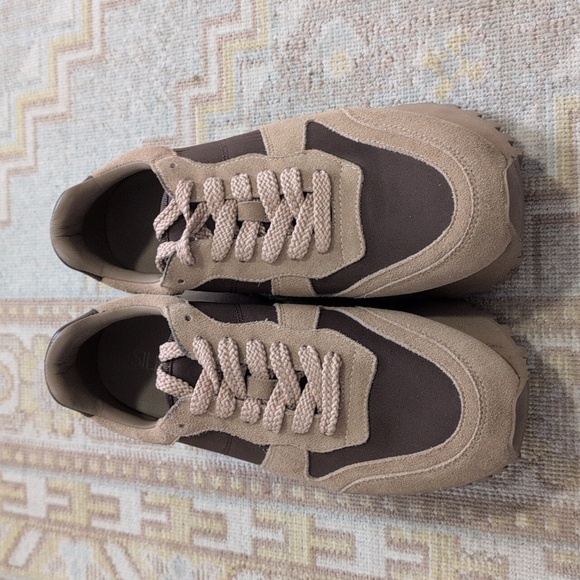 Silent D Vault Sneakers - Picture 2 of 6